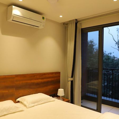 Apt# One-Four-Two - With Lift - High Speed Wifi - Smart Tv New Delhi Buitenkant foto
